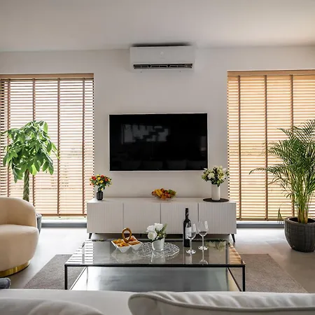 Lila - Sunshine Marcana