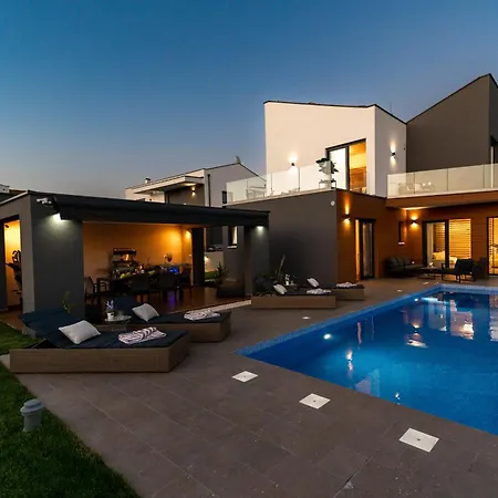 Lila - Sunshine Villa