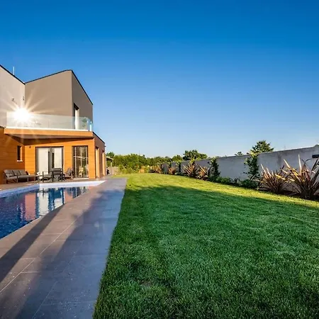 Lila - Sunshine Villa