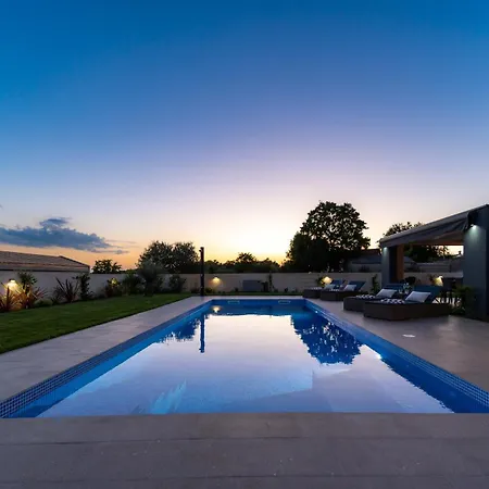 Lila - Sunshine Villa Marčana